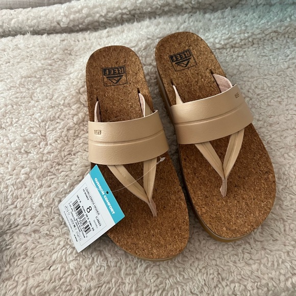 Brand new Reef Sandals - Picture 3 of 3